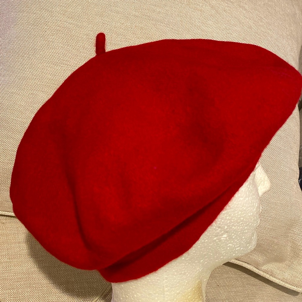 Red Beret Basque De Luxe 100% wool one size beautiful hat